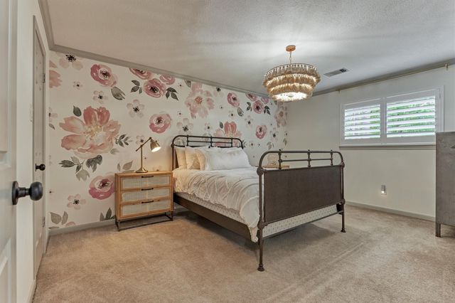 42 Golden Shadow Circle, The Woodlands, TX 77381
