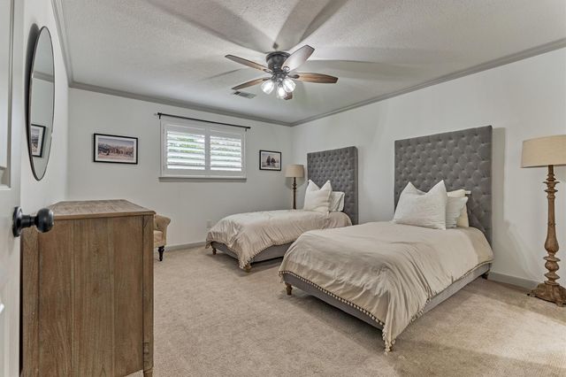 42 Golden Shadow Circle, The Woodlands, TX 77381