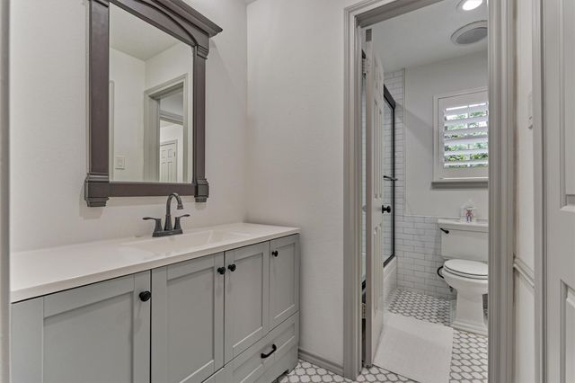 42 Golden Shadow Circle, The Woodlands, TX 77381