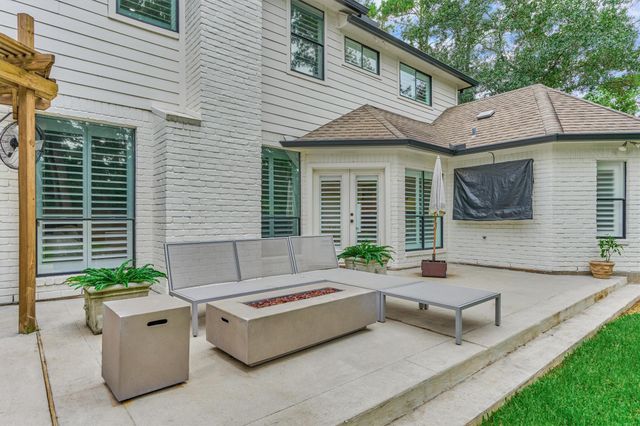 42 Golden Shadow Circle, The Woodlands, TX 77381