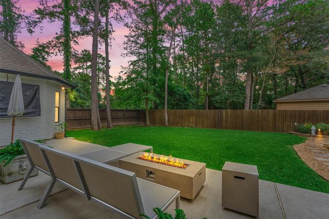 42 Golden Shadow Circle, The Woodlands, TX 77381