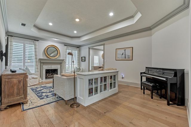 42 Golden Shadow Circle, The Woodlands, TX 77381