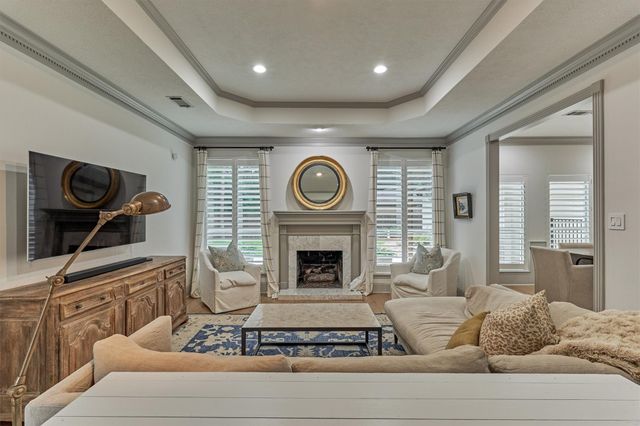 42 Golden Shadow Circle, The Woodlands, TX 77381