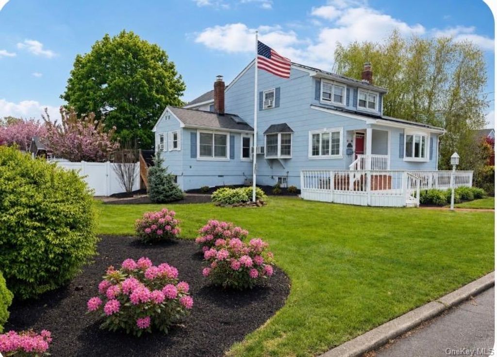 19 Westbridge Drive, Babylon, NY 11702