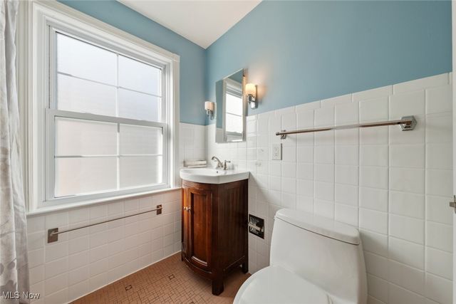 1532 Parkwood Road, Lakewood, OH 44107