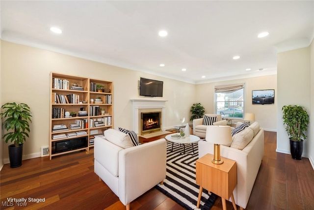 1532 Parkwood Road, Lakewood, OH 44107