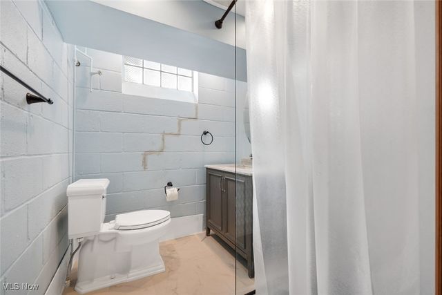 1532 Parkwood Road, Lakewood, OH 44107