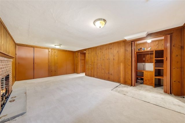 1532 Parkwood Road, Lakewood, OH 44107