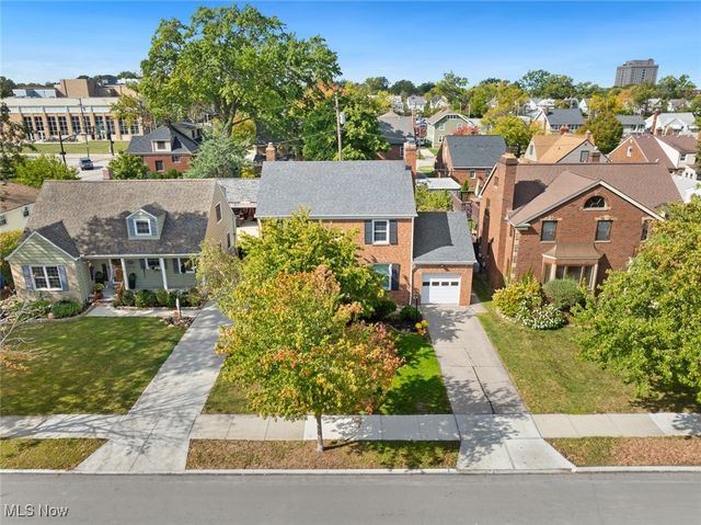 1532 Parkwood Road, Lakewood, OH 44107