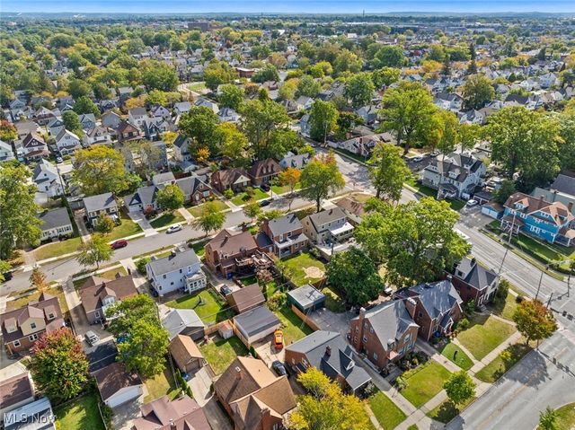 1532 Parkwood Road, Lakewood, OH 44107