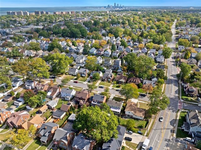 1532 Parkwood Road, Lakewood, OH 44107