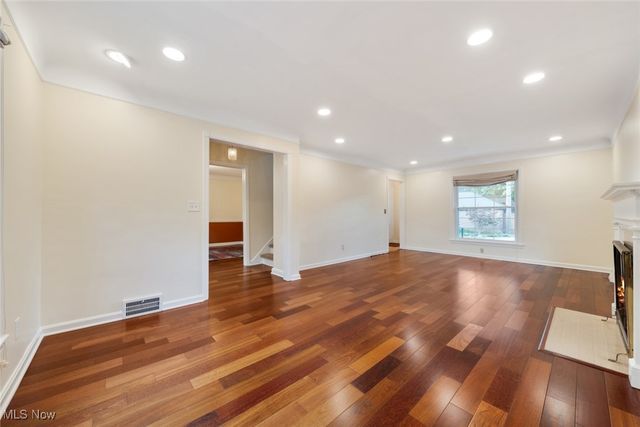 1532 Parkwood Road, Lakewood, OH 44107