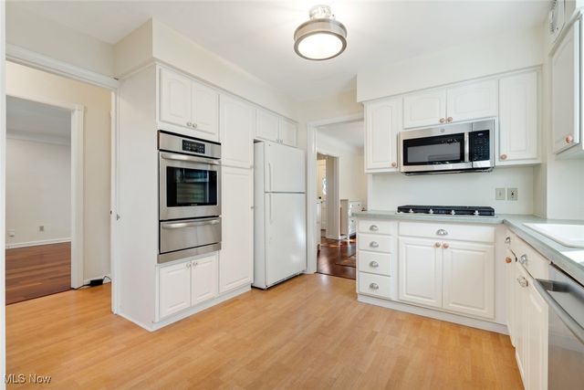 1532 Parkwood Road, Lakewood, OH 44107