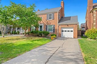 1532 Parkwood Road, Lakewood, OH 44107