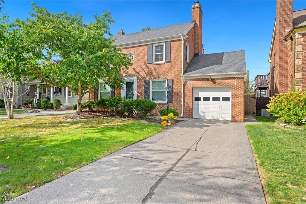 1532 Parkwood Road, Lakewood, OH 44107