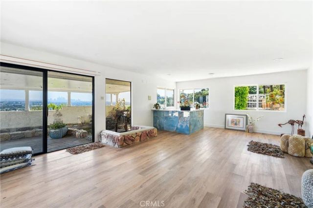 4160 Don Jose Drive, Los Angeles, CA 90008