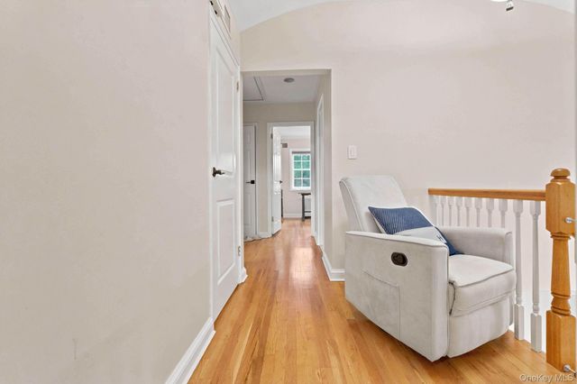 89 Brook Court S, New Hyde Park, NY 11040