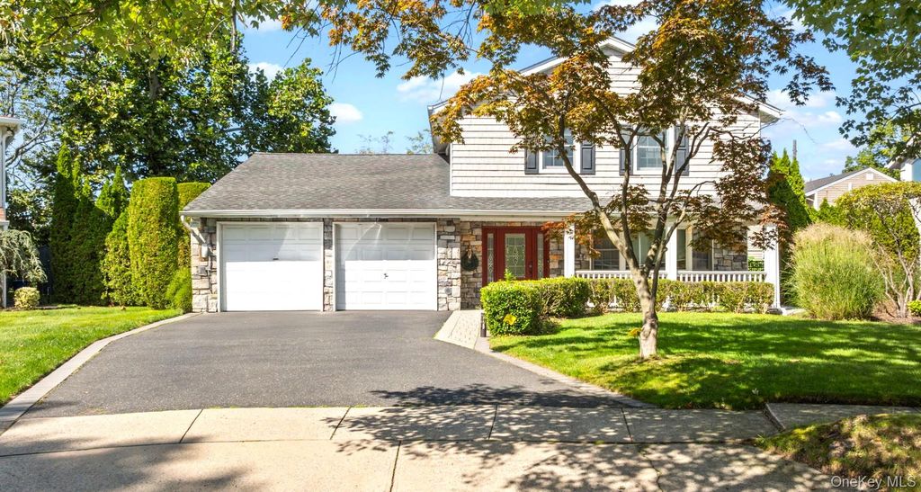 89 Brook Court S, New Hyde Park, NY 11040 — photo 2
