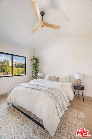 1033 Havenhurst Dr, West Hollywood, CA 90046