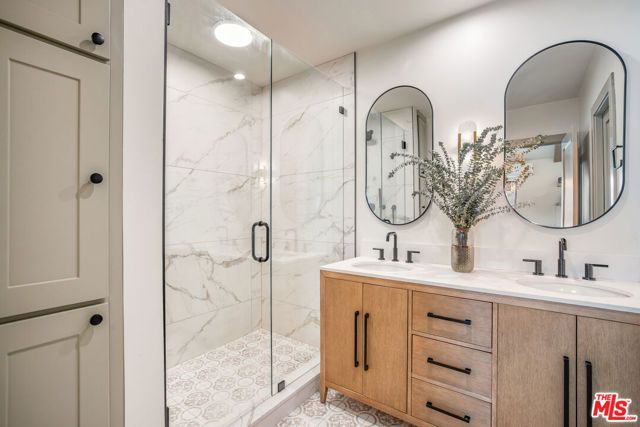 1033 Havenhurst Dr, West Hollywood, CA 90046