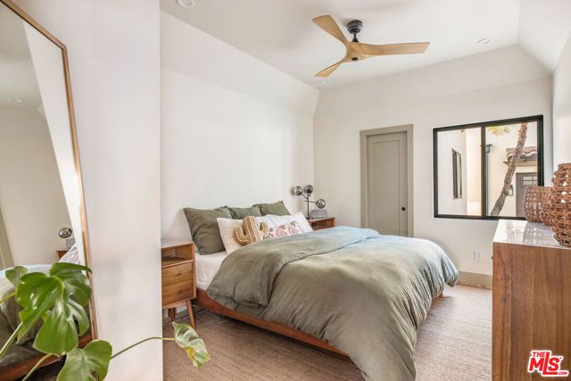 1033 Havenhurst Dr, West Hollywood, CA 90046