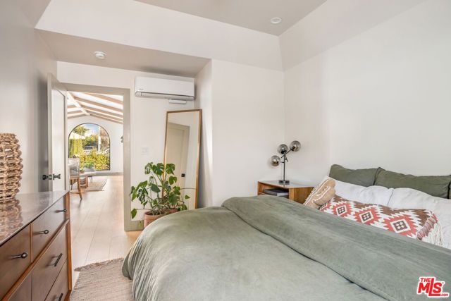 1033 Havenhurst Dr, West Hollywood, CA 90046