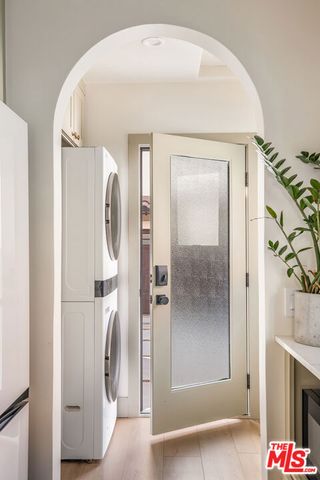 1033 Havenhurst Dr, West Hollywood, CA 90046