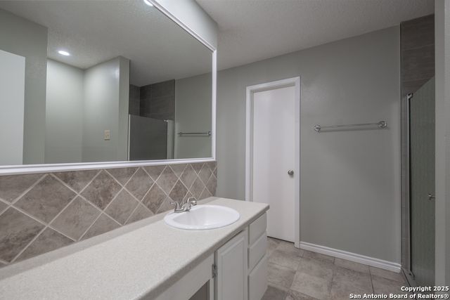 8018 Copper Trail Dr, San Antonio, TX 78244