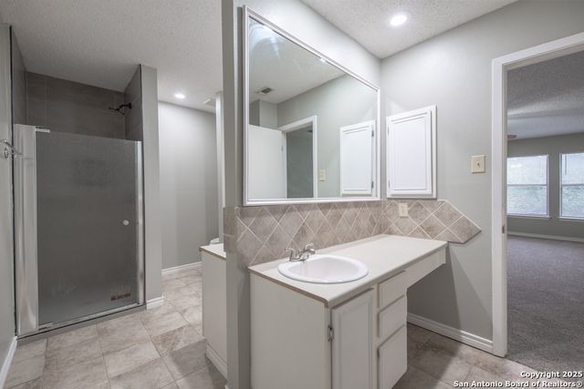 8018 Copper Trail Dr, San Antonio, TX 78244