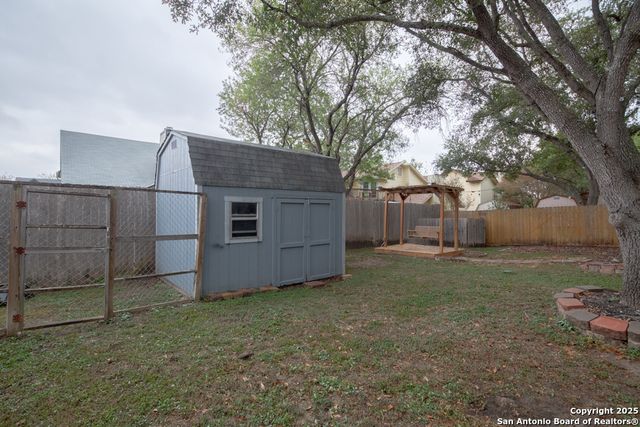 8018 Copper Trail Dr, San Antonio, TX 78244