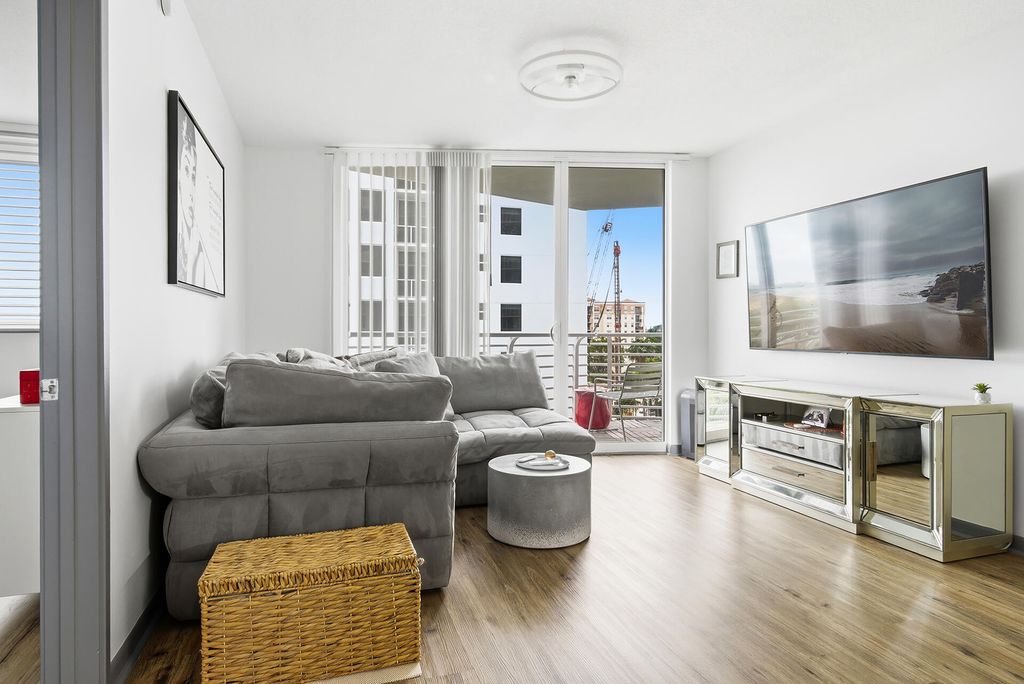 1551 N Flagler Drive 605, West Palm Beach, FL 33401