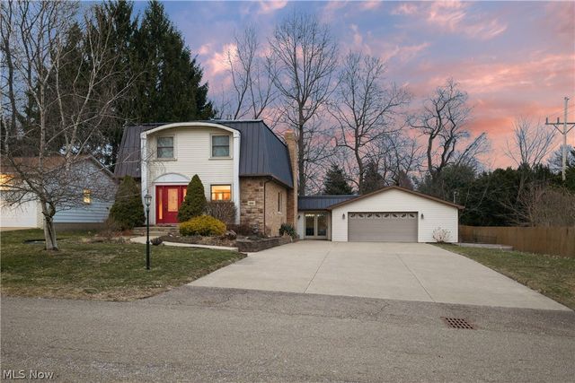 800 Emerson Avenue NW, North Canton, OH 44720