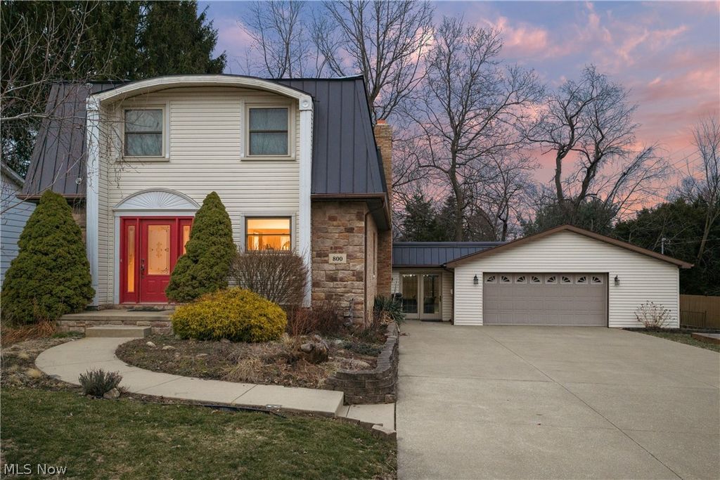 800 Emerson Avenue NW, North Canton, OH 44720