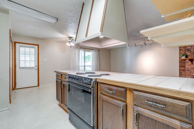 6820 Glenwood Drive, North Richland Hills, TX 76182