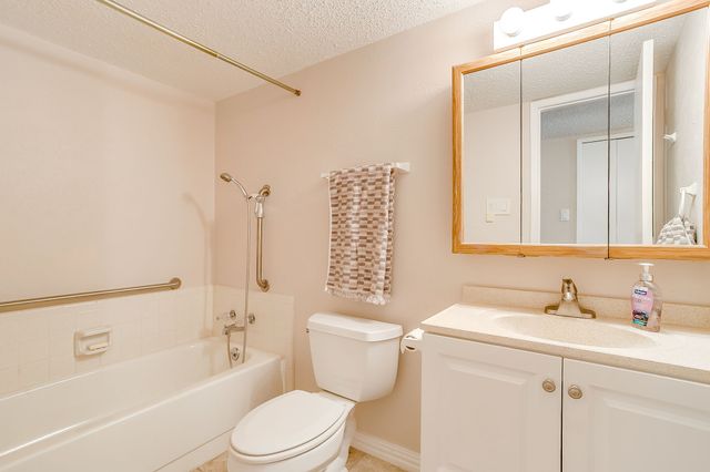 6820 Glenwood Drive, North Richland Hills, TX 76182