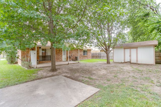 6820 Glenwood Drive, North Richland Hills, TX 76182