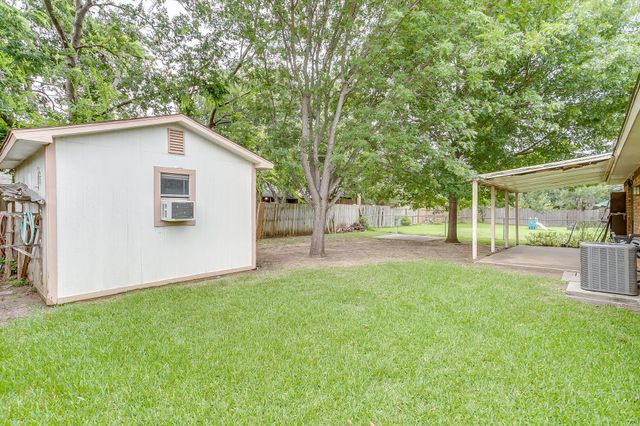6820 Glenwood Drive, North Richland Hills, TX 76182
