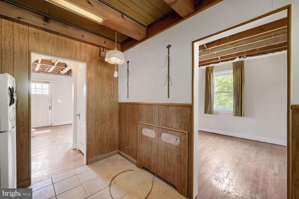 Image 13 of property listing at 2411 FAIRWAY, Baltimore, MD 21222