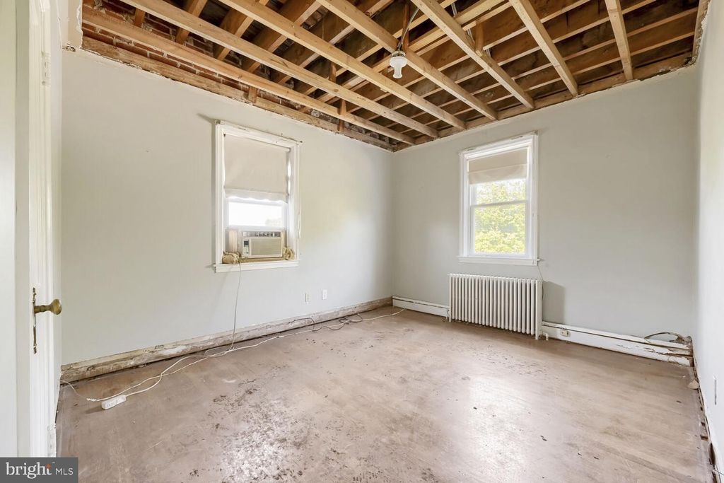 Image 15 of property listing at 2411 FAIRWAY, Baltimore, MD 21222