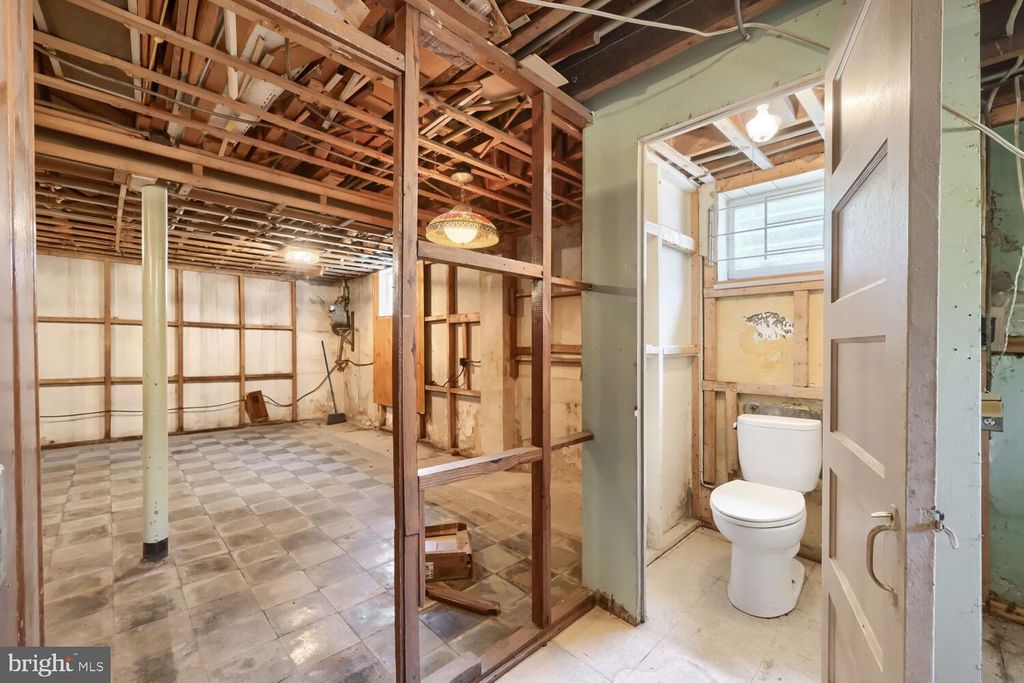 Image 19 of property listing at 2411 FAIRWAY, Baltimore, MD 21222