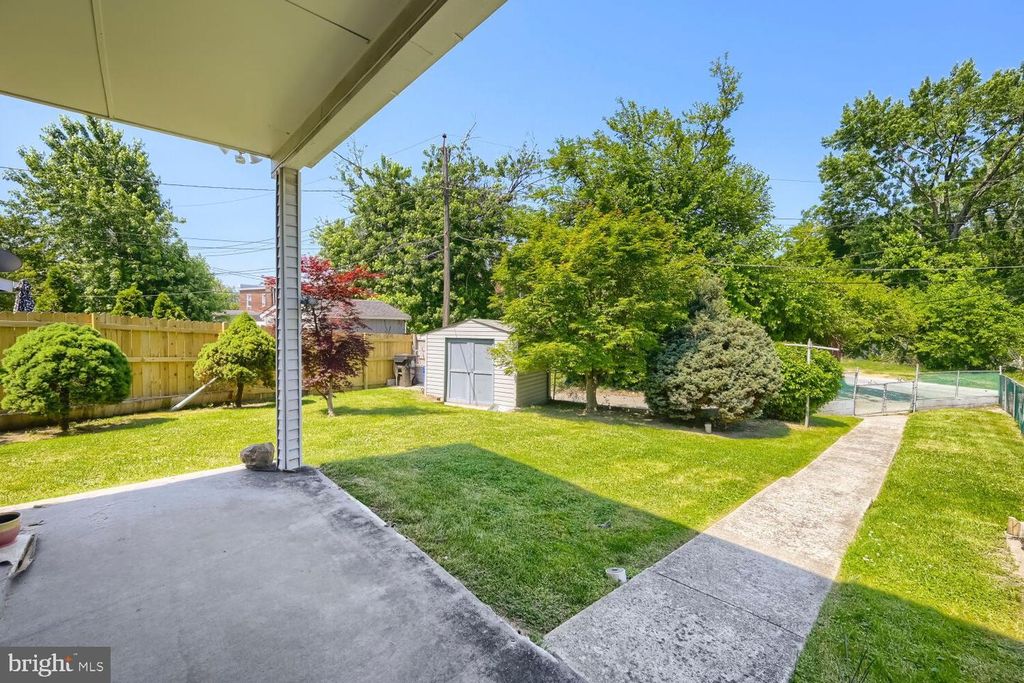 Image 27 of property listing at 2411 FAIRWAY, Baltimore, MD 21222