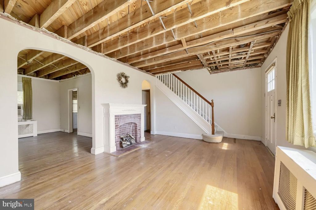 Image 7 of property listing at 2411 FAIRWAY, Baltimore, MD 21222