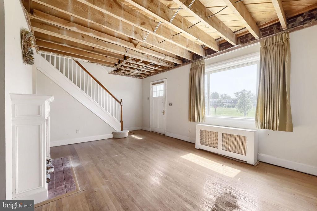 Image 9 of property listing at 2411 FAIRWAY, Baltimore, MD 21222