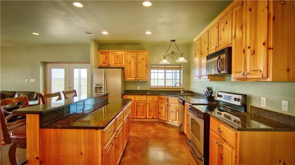 1505 County Road 469, Coupland, TX 78615