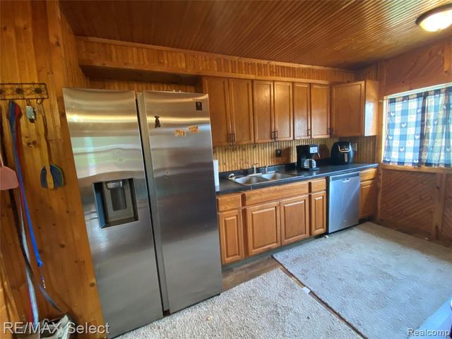 5151 Kendall Drive, Burton, MI 48509