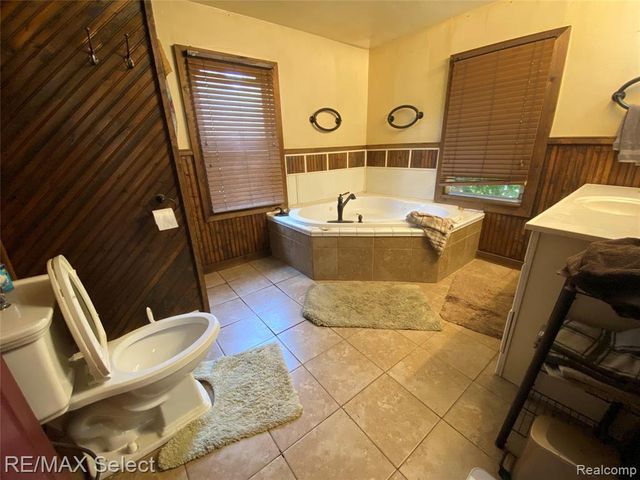 5151 Kendall Drive, Burton, MI 48509