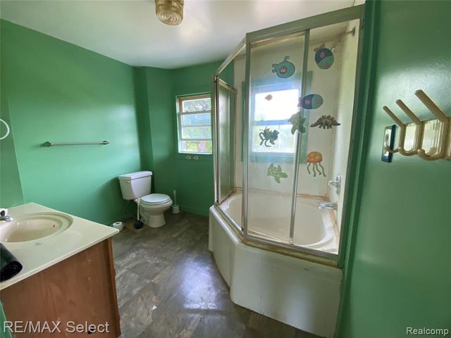 5151 Kendall Drive, Burton, MI 48509