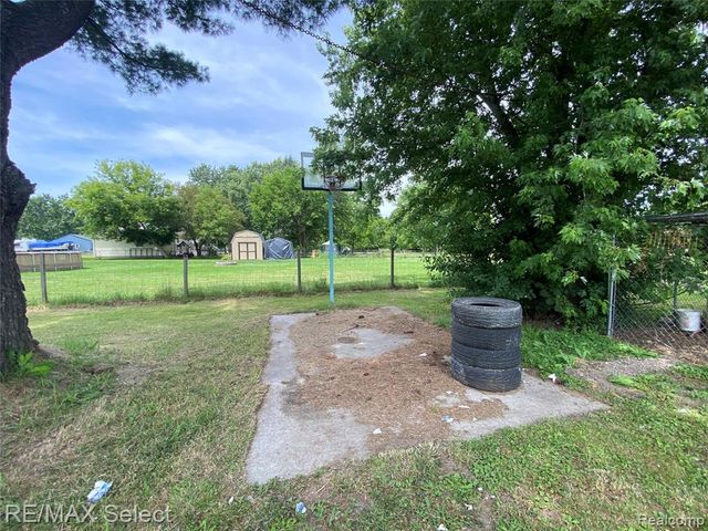 5151 Kendall Drive, Burton, MI 48509