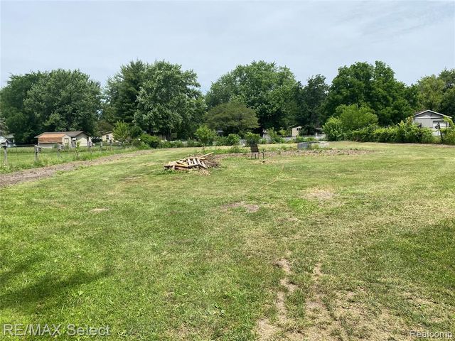 5151 Kendall Drive, Burton, MI 48509