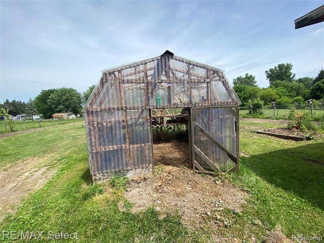 5151 Kendall Drive, Burton, MI 48509